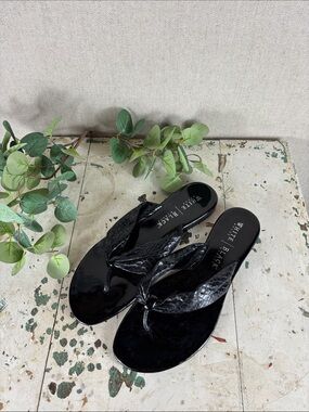 White House Black Market > Black Textured Thong Sandals for Women 10